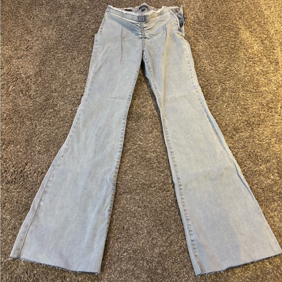 Wild Fable Low Rise Flare Size 4 Women’s Pants Jeans - Picture 1 of 4